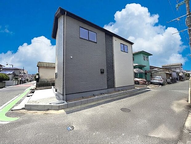 角地で陽当たり良好+開放感有り!