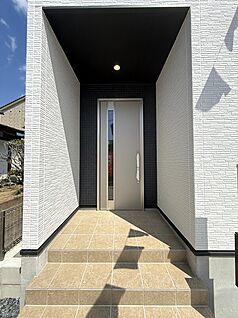 【1号棟】玄関ポーチ