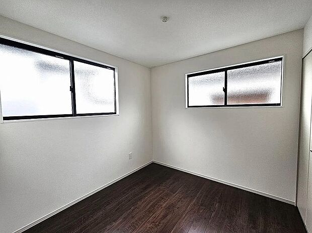 【洋室】全居室南向きの設計で陽当たり良好!