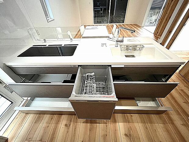 【キッチン】建売では珍しい横並び3連のIHクッキングヒーター!