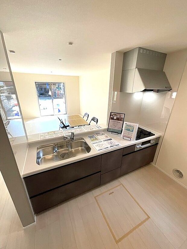 【リビング】南西向きの明るいリビング！