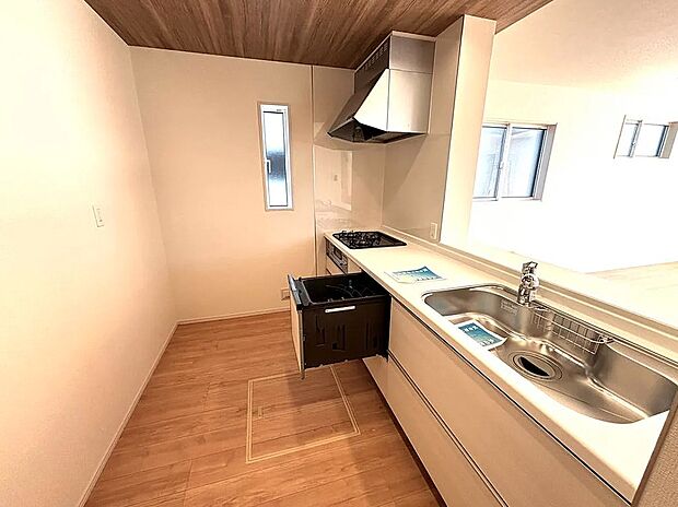 【【1号棟】キッチン】家族の会話が弾むカウンターキッチン!