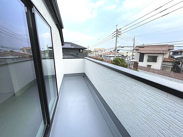 【【1号棟】バルコニー】バルコニー南東向きで陽当たり良好！