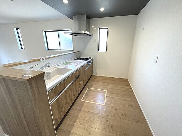 【【4号棟】キッチン】家族の会話が弾むカウンターキッチン！