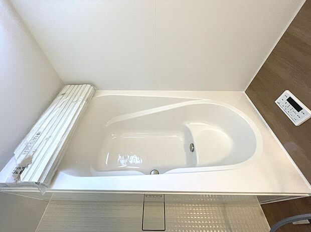 【【4号棟】浴室】広々お風呂でほっとひといき、浴室乾燥暖房付き!