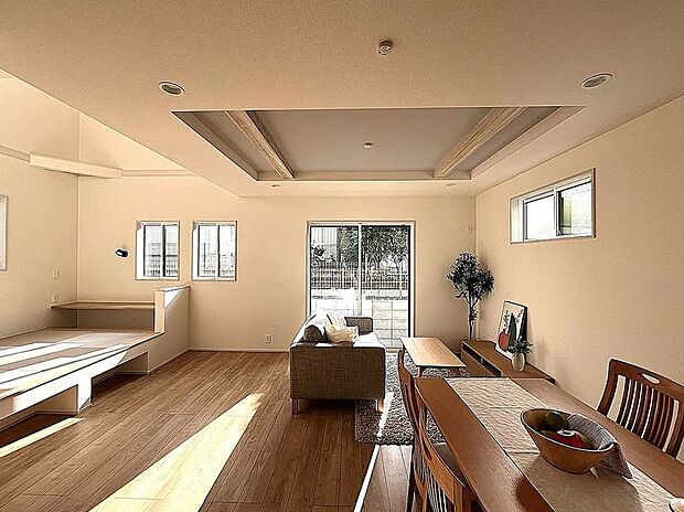 【【2号棟】リビング】開放感溢れる折上天井を採用♪