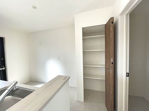 【パントリー】キッチンがすっきり片付きます!