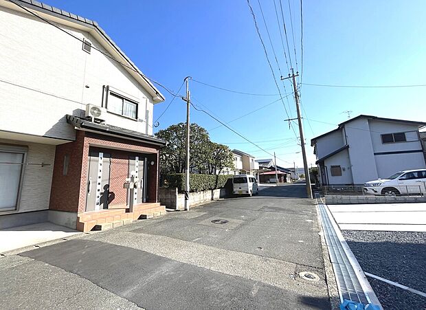 【前面道路】前面道路幅員7.2mでゆとりがあります!車の出し入れ楽々♪