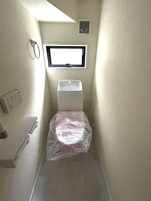 【トイレ】快適な温水洗浄便座！トイレは1階と2階にあります。