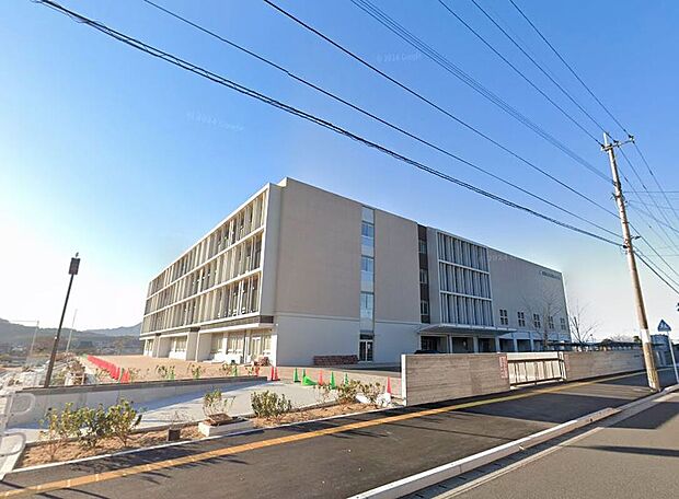 田川市立田川西中学校(約850m)