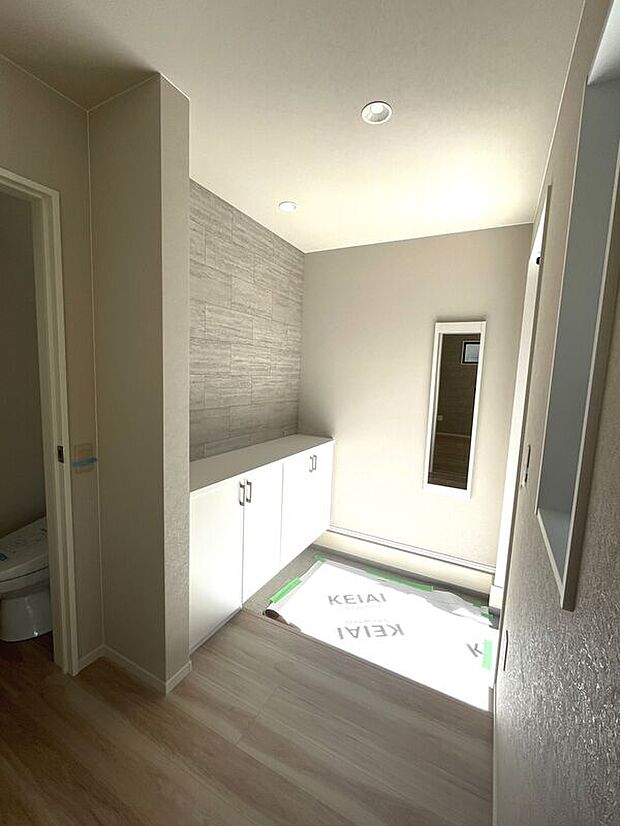 【玄関】シューズボックス付きで玄関すっきり！