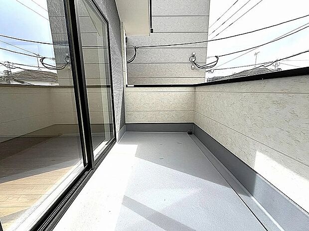 【【1号棟】バルコニー】バルコニー南向きで陽当たり良好！