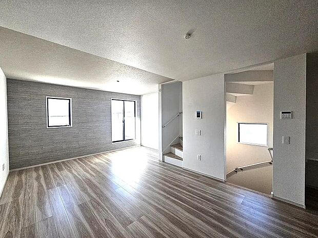 【【1号棟】リビング】家族のコミュニケーションがとりやすいリビング階段♪