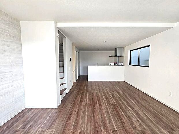 【【2号棟】リビング】LDK広々18.7帖!