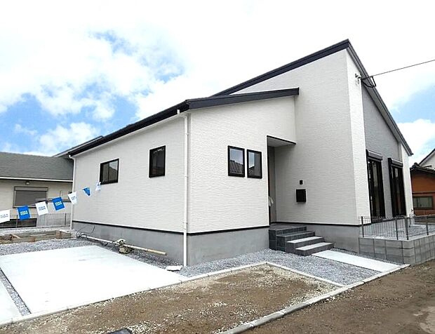 【【2号棟】外観】お掃除楽々、将来も安心の平屋住宅!