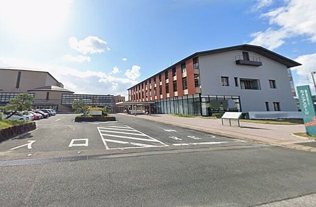 カメリアステージ図書館（約1,500m）