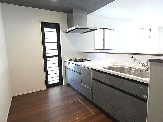 【【1号棟】キッチン】家族の会話が弾むカウンターキッチン！