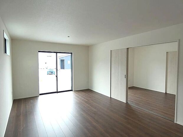 【【1号棟】リビング】南向きの明るいLDK♪