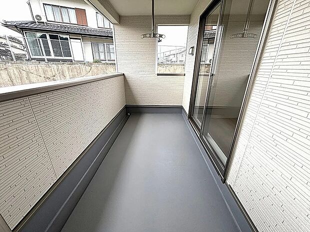 【【1号棟】バルコニー】使い勝手の良い屋根付きバルコニー!