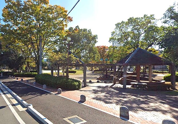 皿山中央公園（約500m）