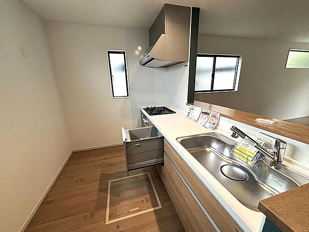 【【2号棟】キッチン】家族の会話が弾むカウンターキッチン！