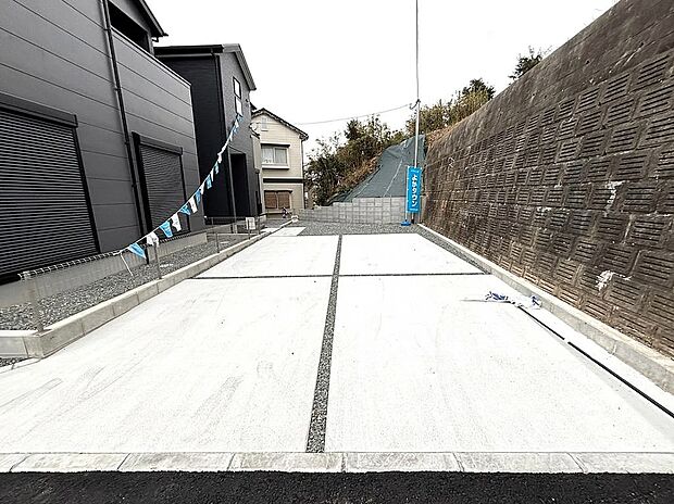 【【2号棟】駐車場】駐車最大4台可！