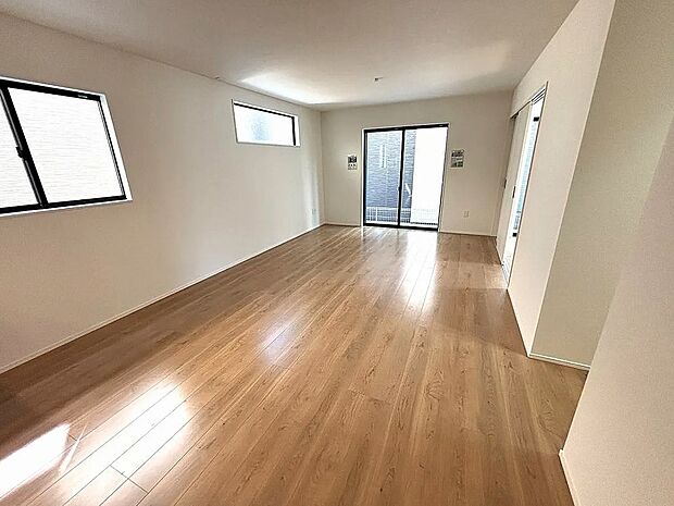 【【2号棟】リビング】LDK広々18.5帖！