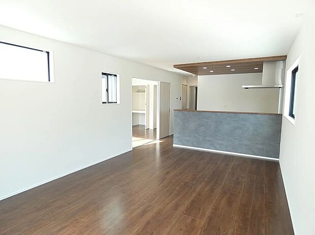 【リビング】LDK広々18.7帖!洋室とつなげてさらに広々24.7帖!