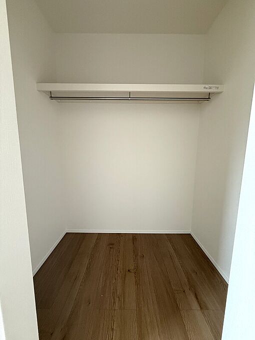 2部屋にウォークインクローゼット付きで収納便利!