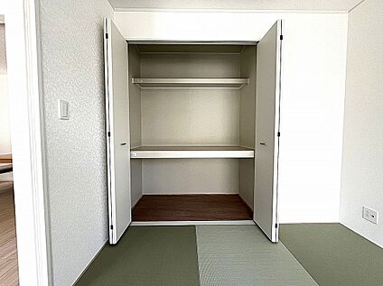 押入