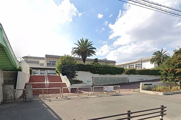 粕屋町立粕屋中学校（約2,500m）