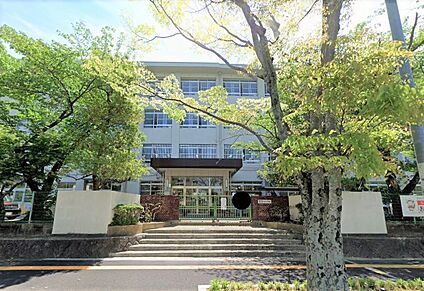 福岡市立長住小学校 640ｍ(徒歩8分)