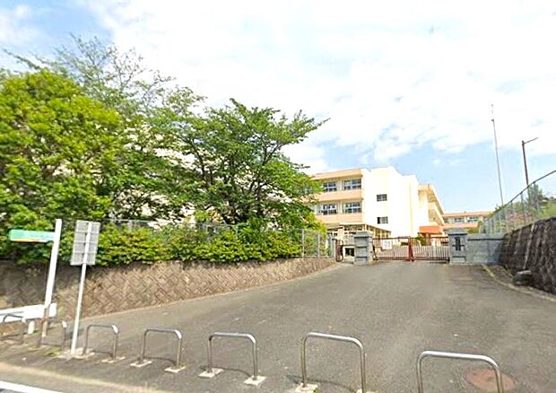 桂川町立桂川小学校(約1,700m)