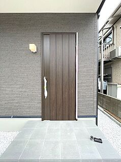 【1号棟】玄関ポーチ