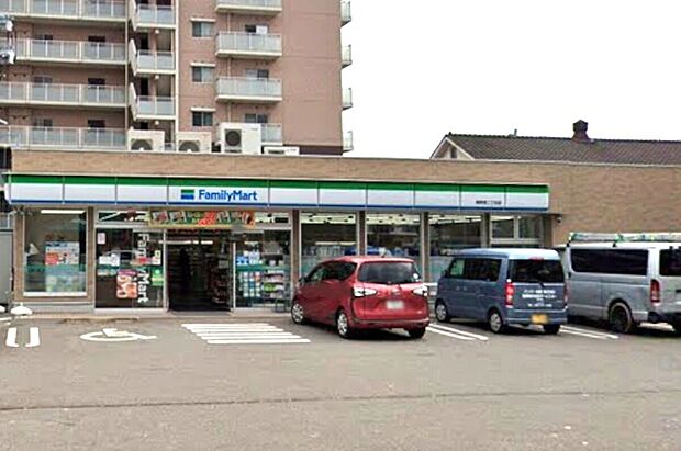 ファミリーマート福岡堤二丁目店（約400m）