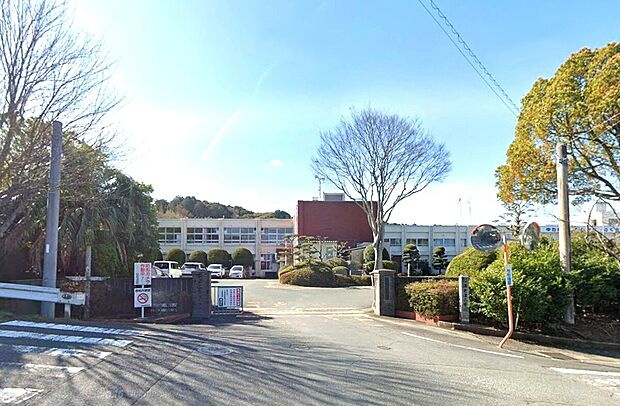 岡垣町立海老津小学校（約1,800m）
