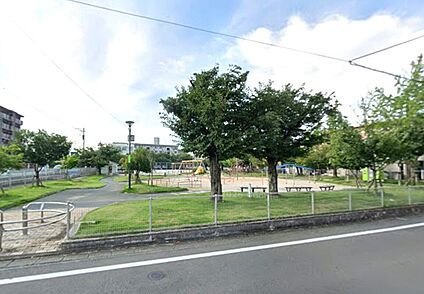 春町公園 450ｍ(徒歩6分)