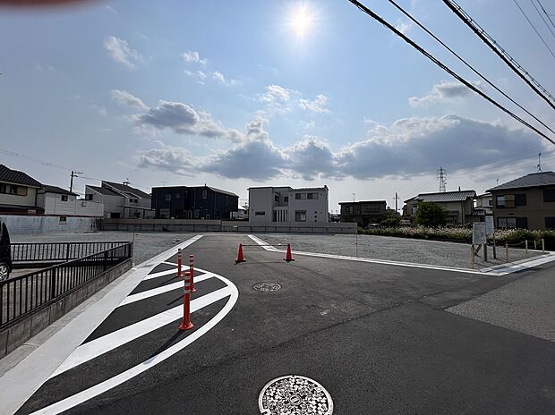 【現地】前面道路はゆったり約6m