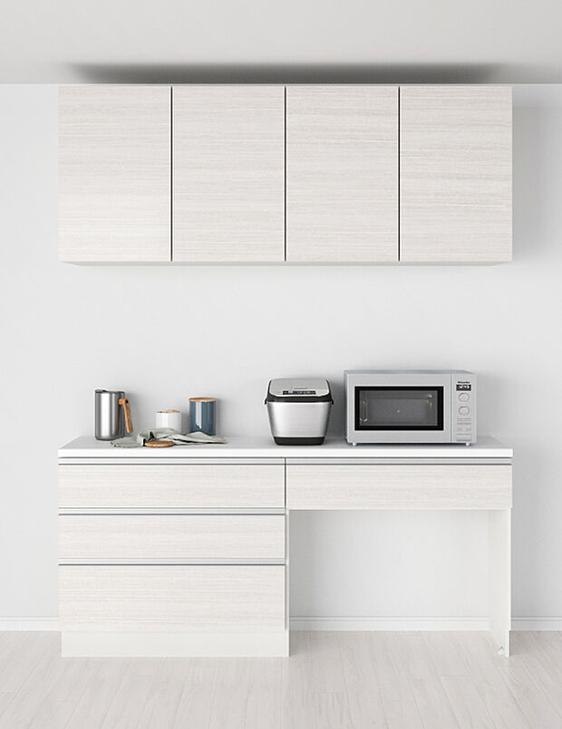 【オリジナル食器棚】必要なものをすっきり収められる食器棚を標準装備。天板は作業台としても使えるので、毎日の家事がよりスムーズになります。