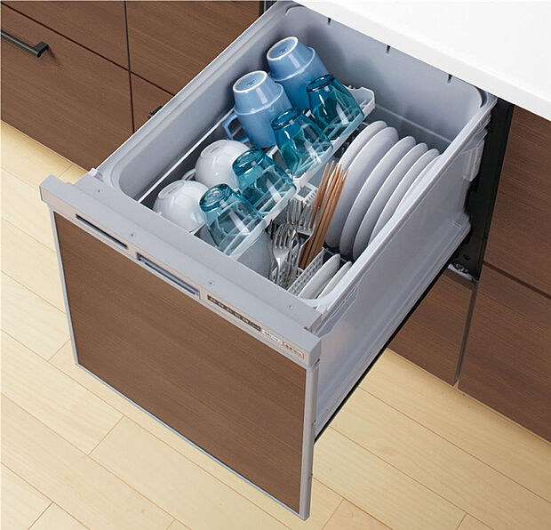 【ビルトイン食器洗い乾燥機】50℃以上の高温と高圧の水流で洗うと同時に除菌もできる「ストリーム除菌洗浄」機能搭載。約80℃の高温すすぎも可能。