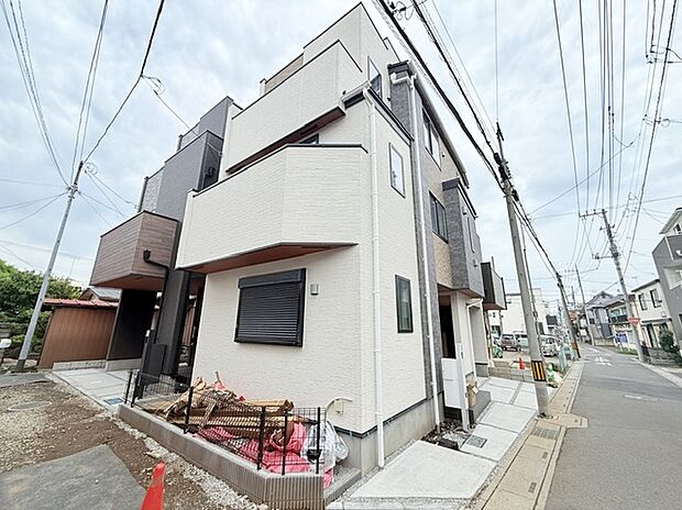 【現地外観】■外観、間取り、陽当たり、風通り、リビング、キッチン、駐車、スペース、眺望、街並み、周辺環境など、こちらの物件で毎日の暮らしに役立つポイント「知って納得」生活イメージを詳しく説明させて頂きます。