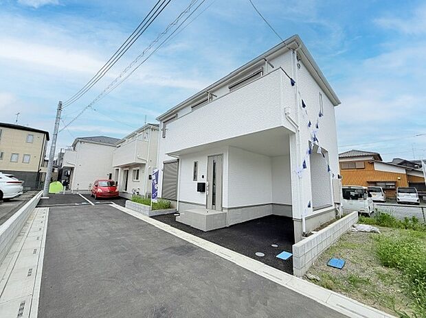 【現地外観】■外観、間取り、陽当たり、風通り、リビング、キッチン、駐車、スペース、眺望、街並み、周辺環境など、こちらの物件で毎日の暮らしに役立つポイント「知って納得」生活イメージを詳しく説明させて頂きます。