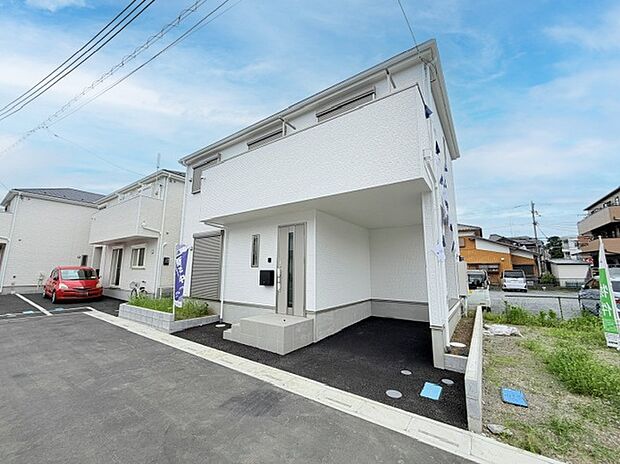 【現地外観】■外観、間取り、陽当たり、風通り、リビング、キッチン、駐車、スペース、眺望、街並み、周辺環境など、こちらの物件で毎日の暮らしに役立つポイント「知って納得」生活イメージを詳しく説明させて頂きます。