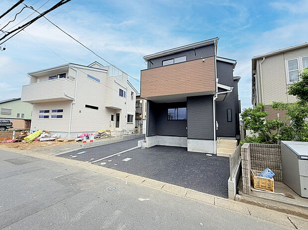 【現地外観】■外観、間取り、陽当たり、風通り、リビング、キッチン、駐車、スペース、眺望、街並み、周辺環境など、こちらの物件で毎日の暮らしに役立つポイント「知って納得」生活イメージを詳しく説明させて頂きます。