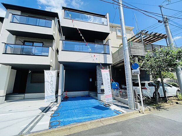 【前面道路含む現地写真】■外観、間取り、陽当たり、風通り、リビング、キッチン、駐車、スペース、眺望、街並み、周辺環境など、こちらの物件で毎日の暮らしに役立つポイント「知って納得」生活イメージを詳しく説明させて頂きます。