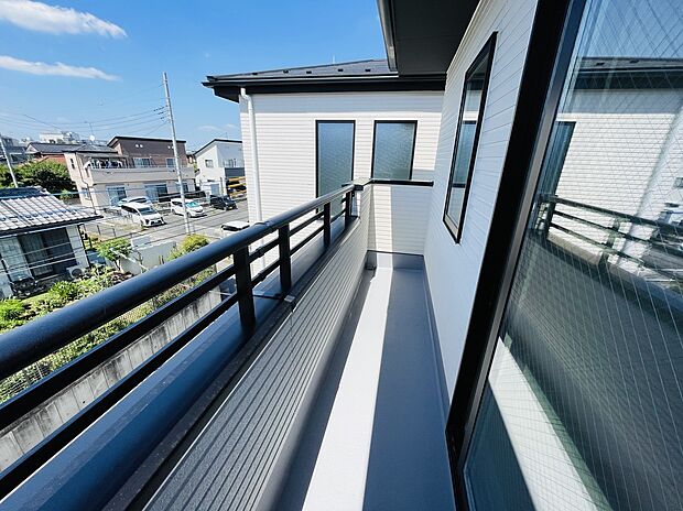 【バルコニー】■外観、間取り、陽当たり、風通り、リビング、キッチン、駐車、スペース、眺望、街並み、周辺環境など、こちらの物件で毎日の暮らしに役立つポイント「知って納得」生活イメージを詳しく説明させて頂きます。