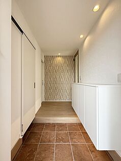 玄関(狐井モデルハウス)