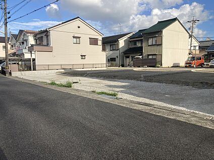 【前面道路含む現地写真】