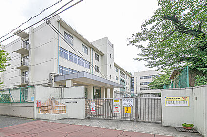 武蔵野市立境南小学校 現地から840m～860m。(徒歩11分。(最長))