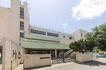 国分寺市立第一小学校 現地から760m。(徒歩10分。)